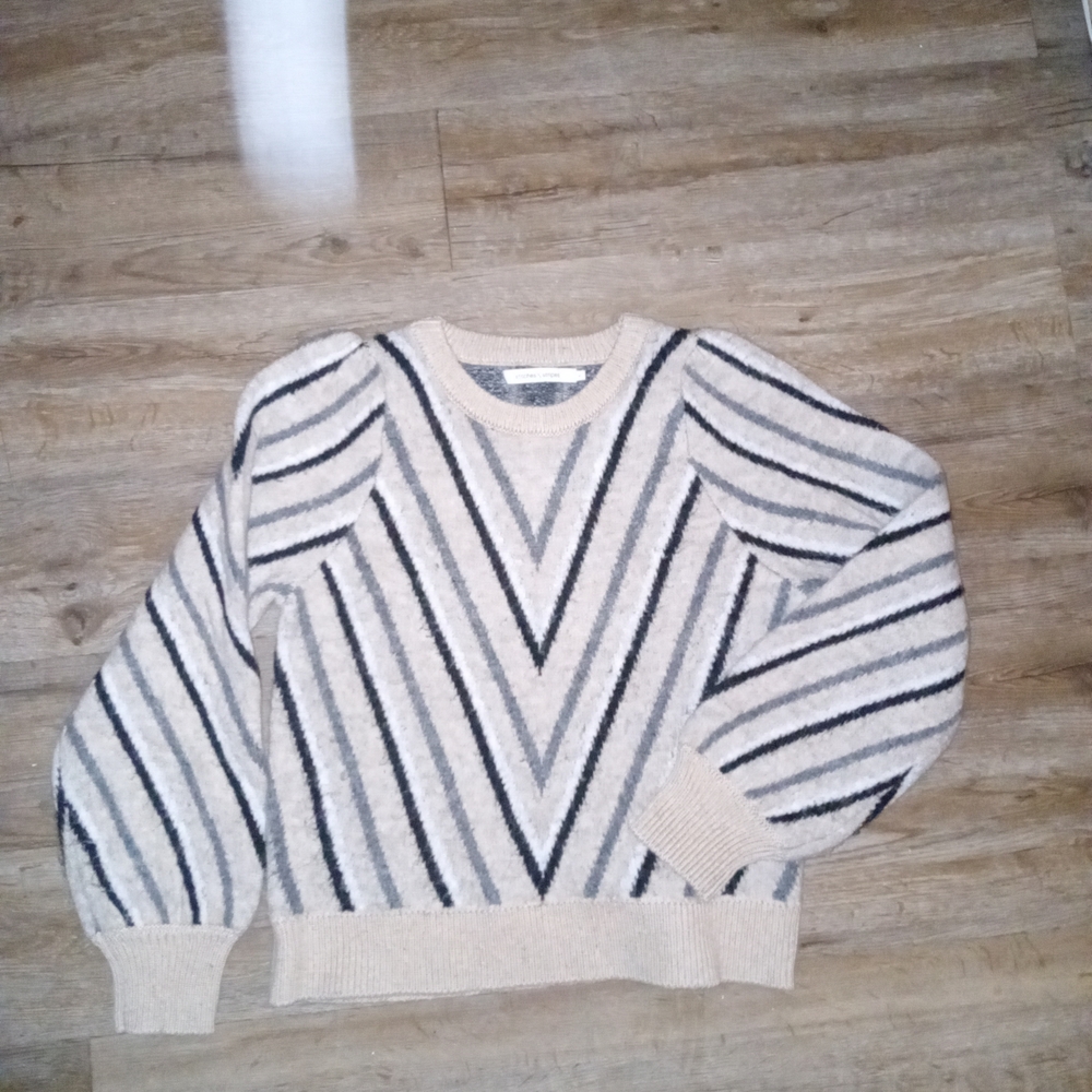 Elegant Chevron Patterned Women's Sweater